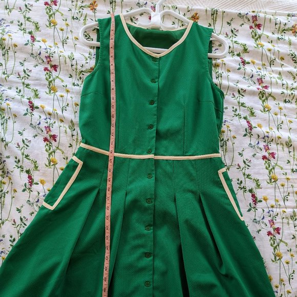 Green Dress - Picture 1 of 4